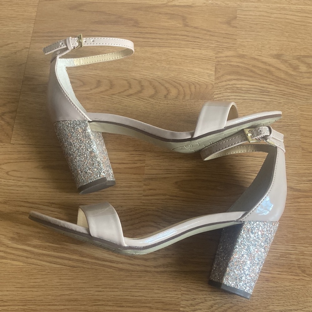Unisa pink patent leather heels Size 6 1/2 M